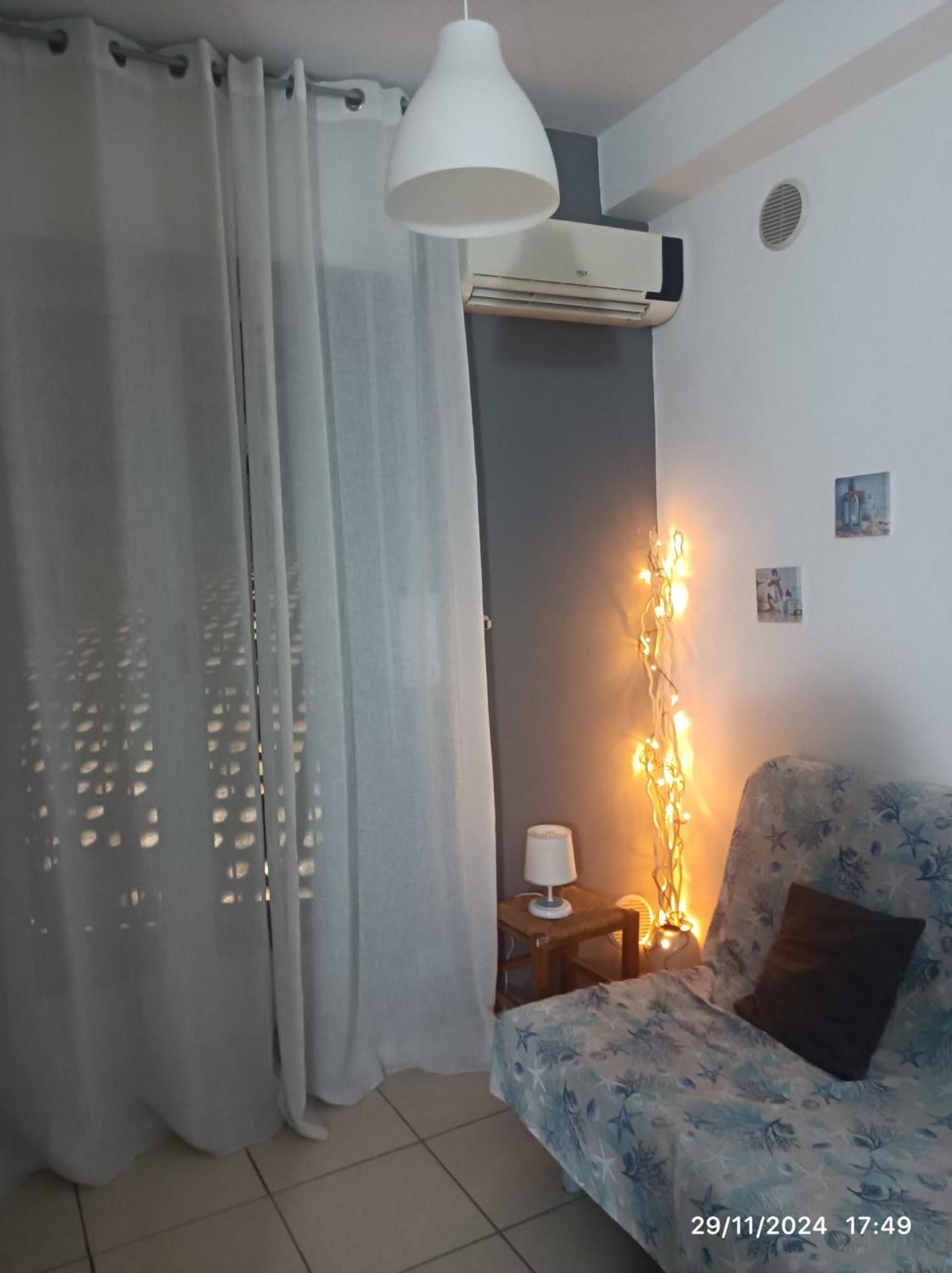 Отель Travel And Living Трани Экстерьер фото
